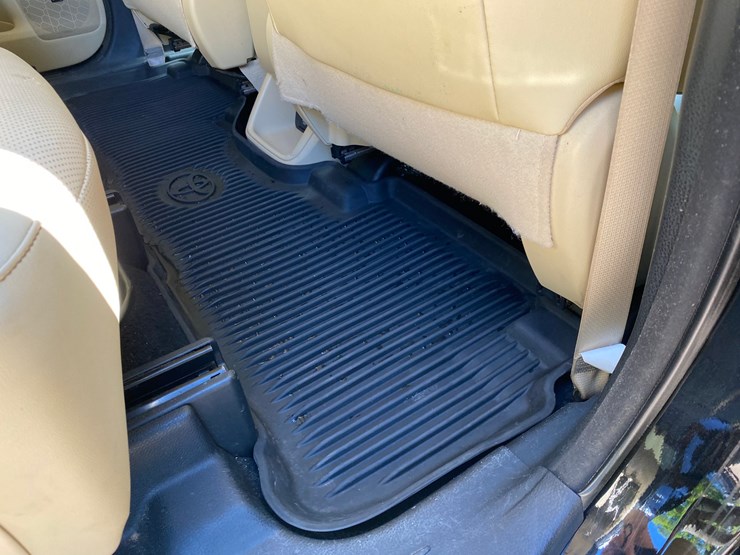 2016-toyota-highlander-image-28