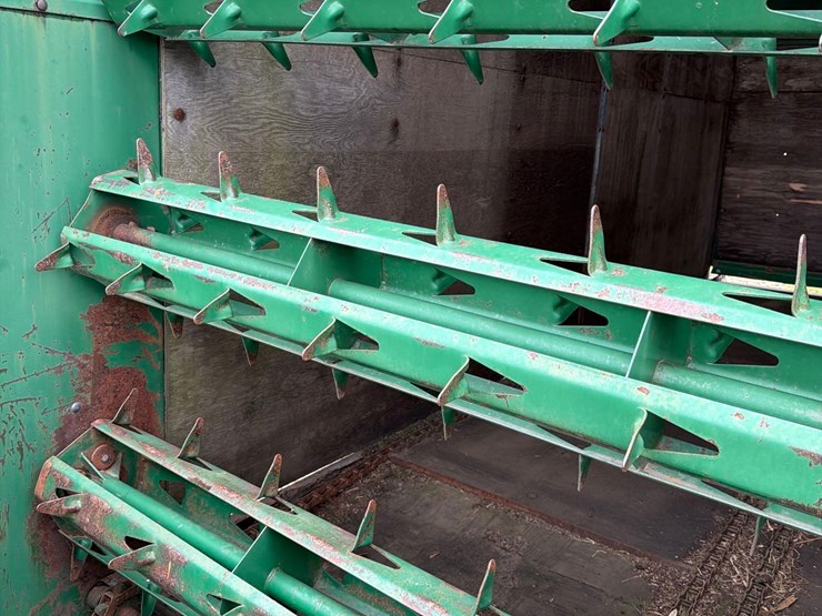 badger-18ft-front-unload-silage-wagon-image-30