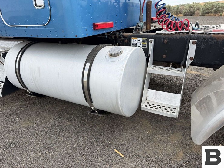 2007-kenworth-w900-image-18