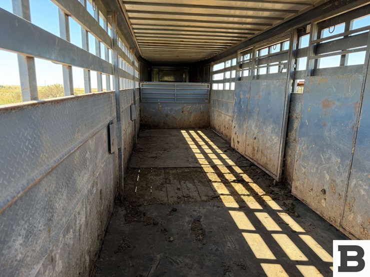 2015-c&b-quality-mavgnst24-14k-str-stock-trailer-image-26