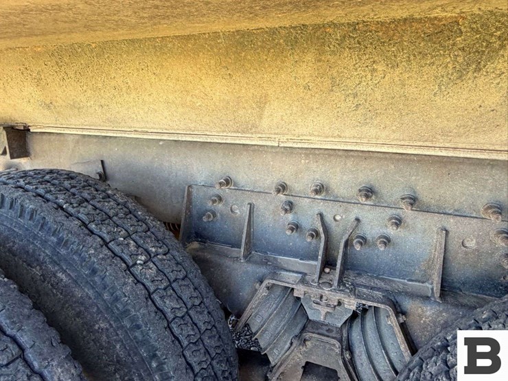 2001-mack-cl713-image-33