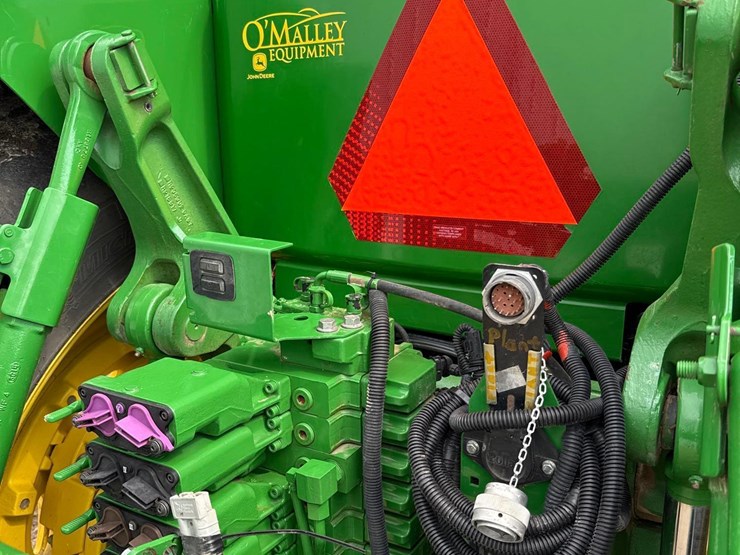 2013-john-deere-8235r-image-23