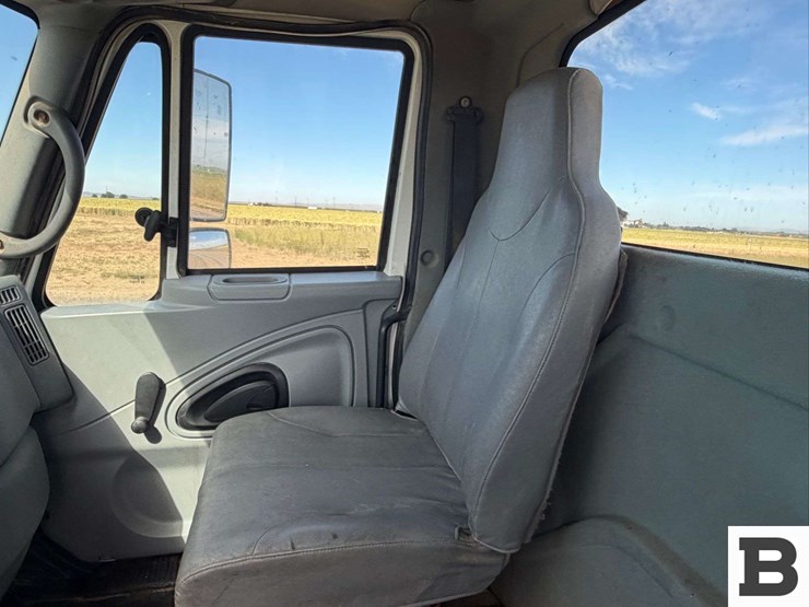 2006-international-durastar-4400-image-48