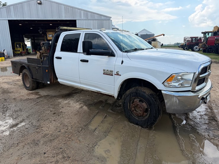 2014-dodge-3500-image-2