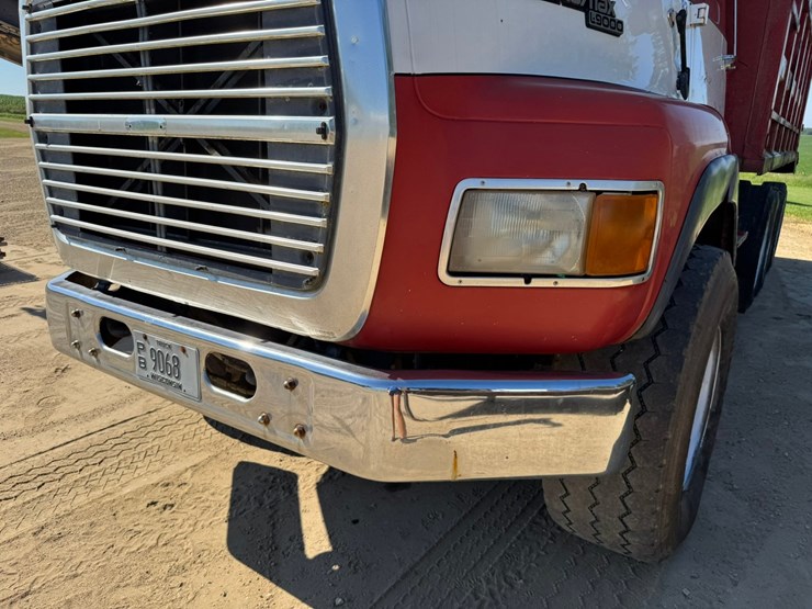 1989-ford-l9000-image-9