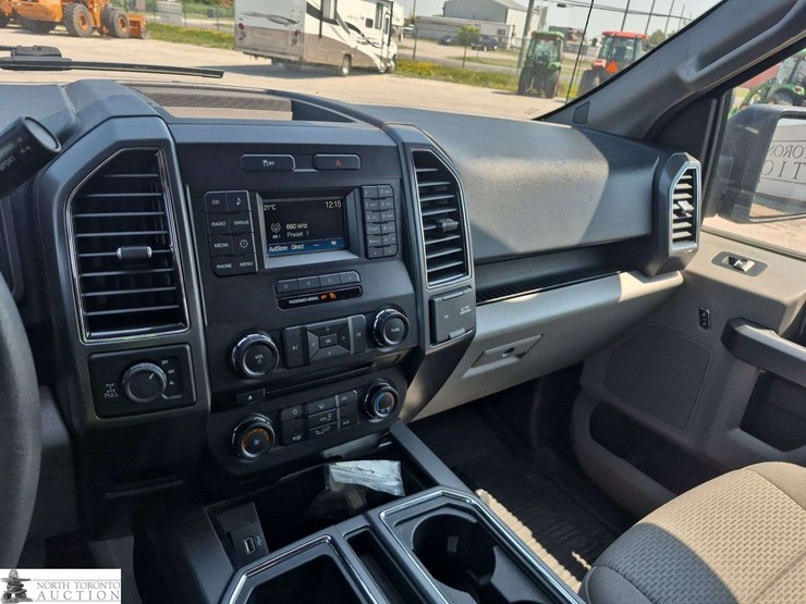 2017-ford-f150-image-16