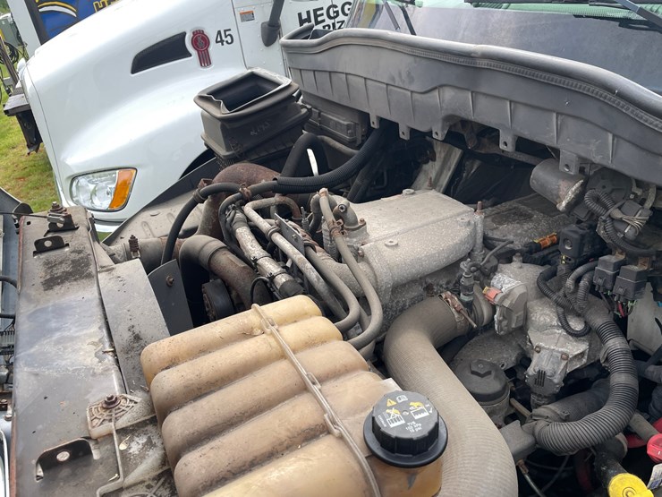 2016-international-durastar-4400-image-29