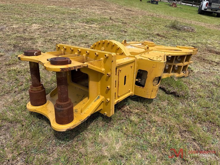 caterpillar-320-image-3