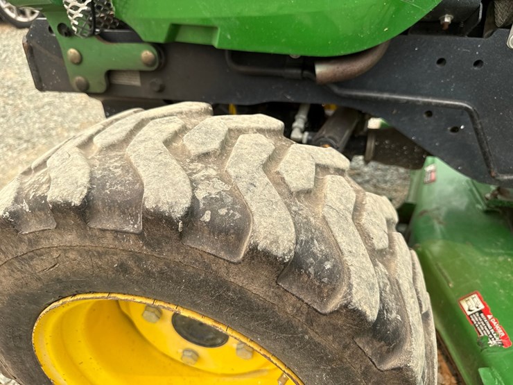 2014-john-deere-2025r-image-45