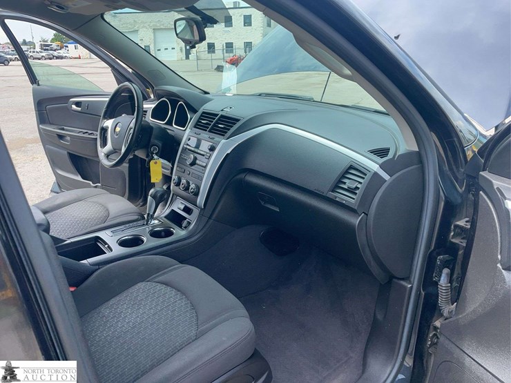 2010-chevrolet-traverse-image-17