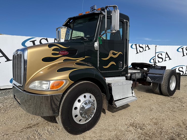 2013-peterbilt-337-image-1