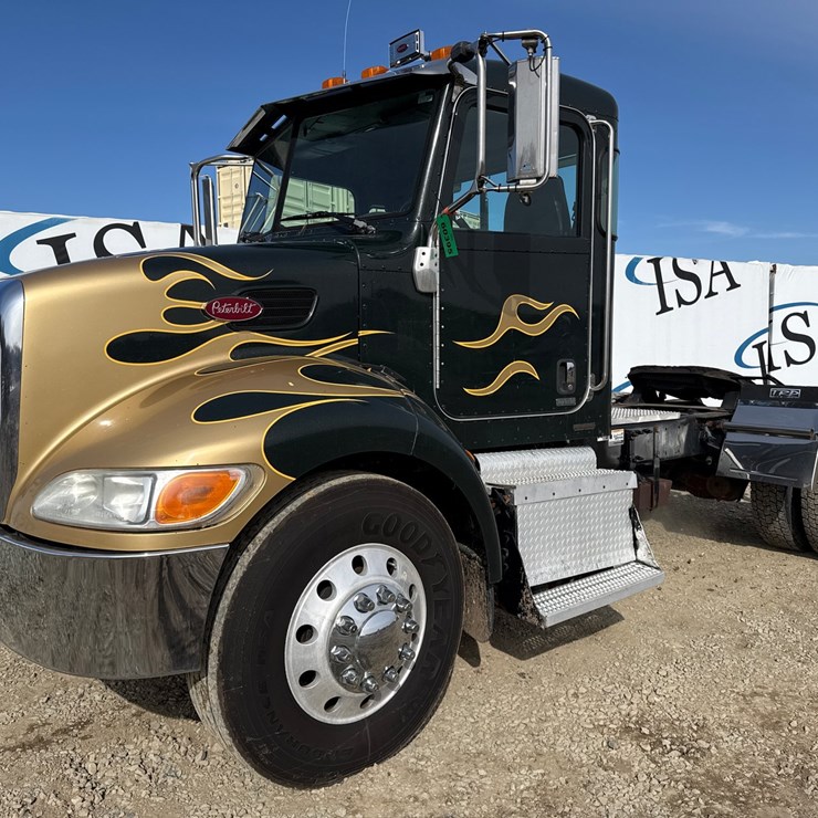 2013 PETERBILT 337