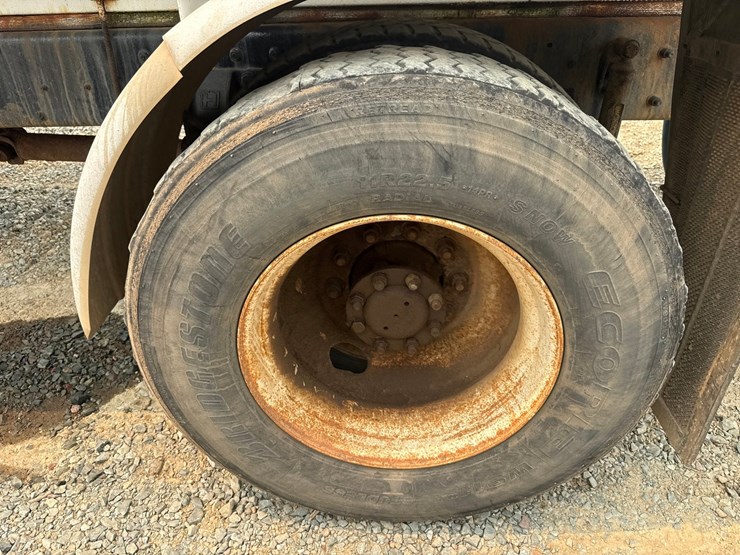 2004-international-durastar-4300-image-65