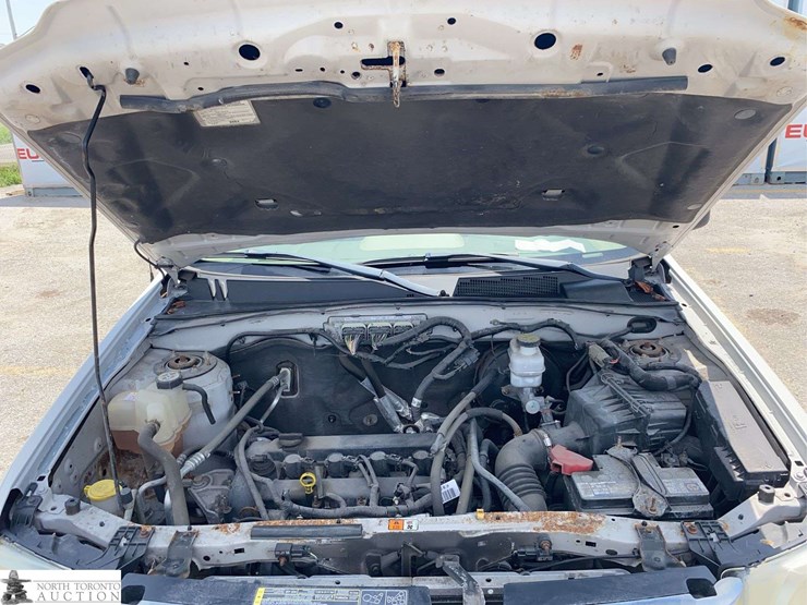 2011-ford-escape-image-9