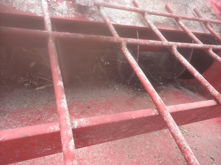 2016-farm-king-drive-over-hopper—1-owner-image-11