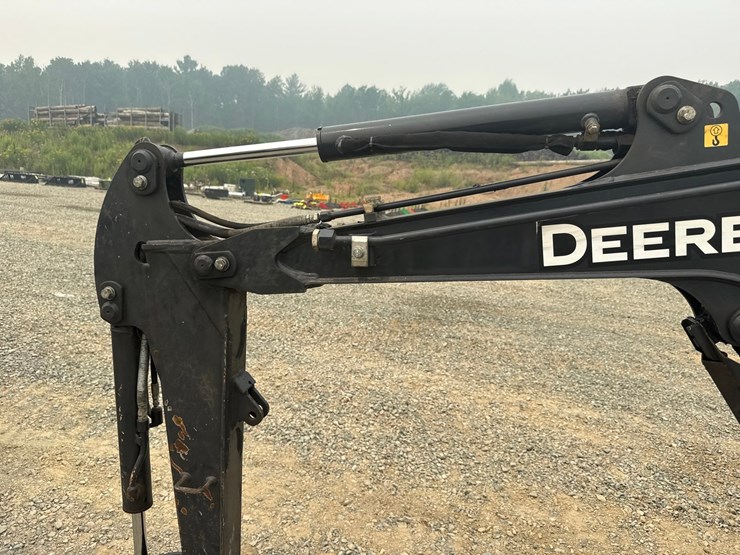2023-deere-17g-image-18