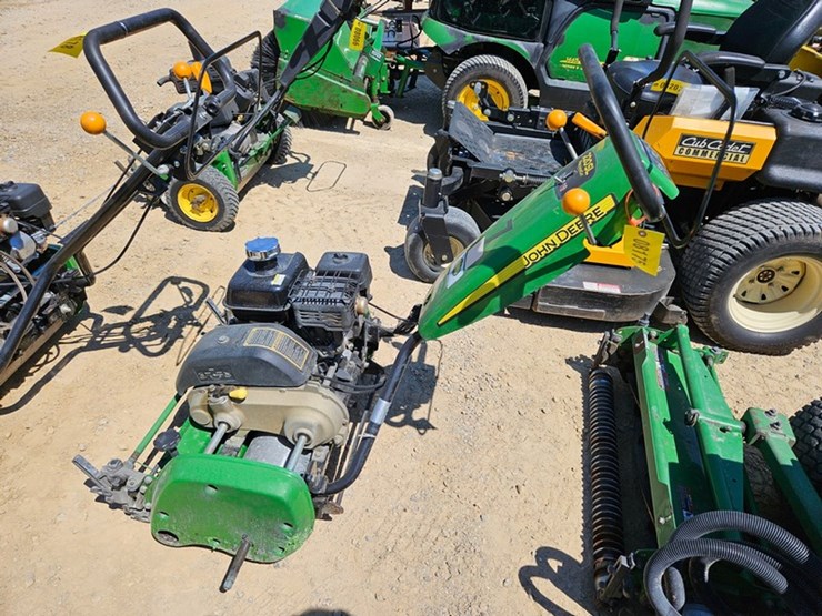 john-deere-220-image-2
