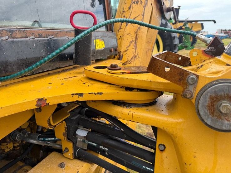 2006-caterpillar-420d-image-40