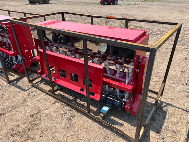 #18393-•-unused-2026-agt-skid-steer-seeder-attachment-(princeton,-mn)-image-2