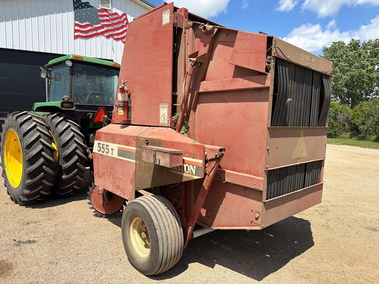 hesston-555t-image-2