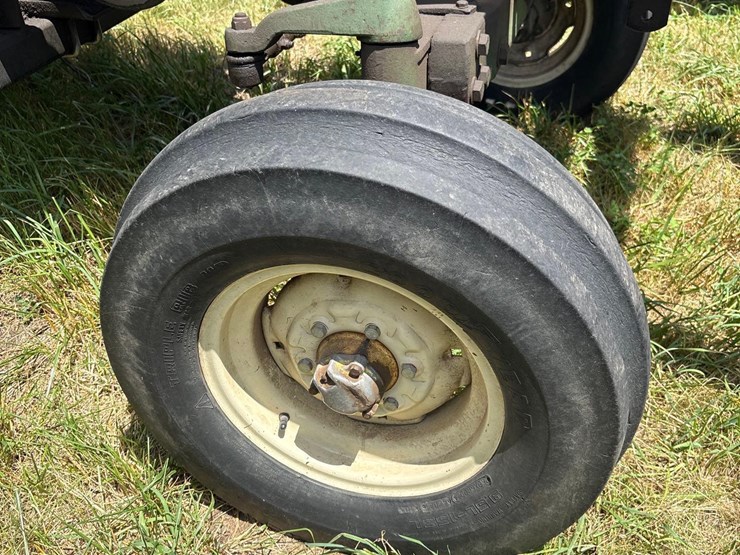 john-deere-3020-image-29