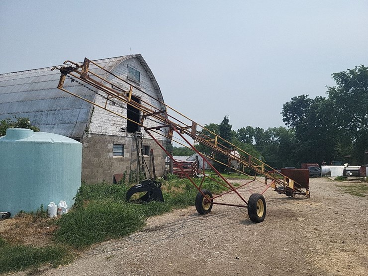 new-holland-bale-conveyor-w/transport-tires-and-electric-motor-image-3