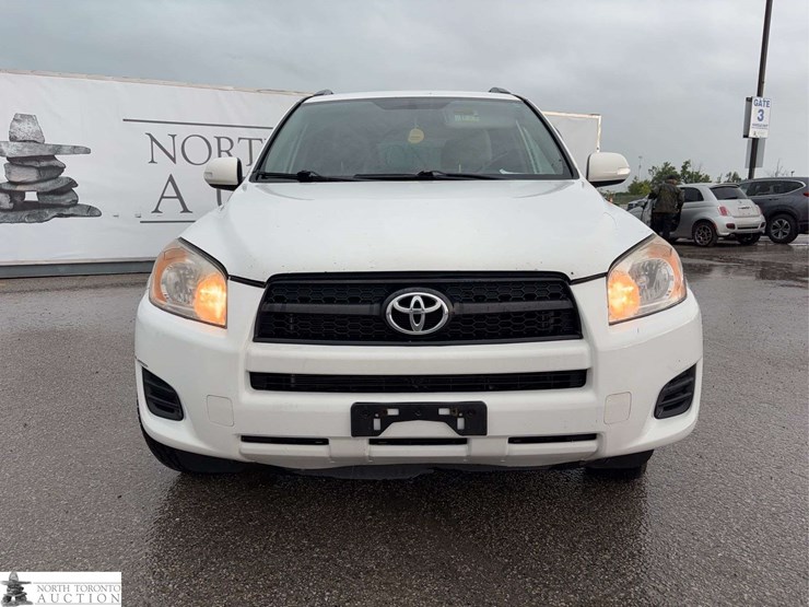 2011-toyota-rav4-image-2