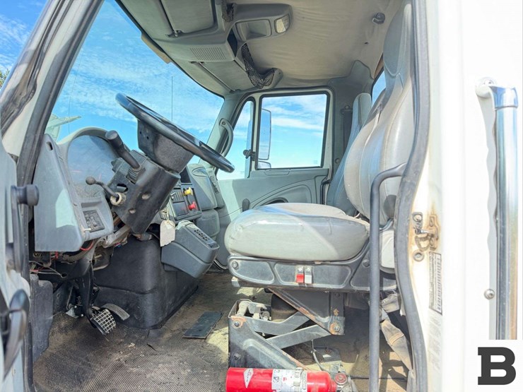 2005-international-durastar-4400-image-40
