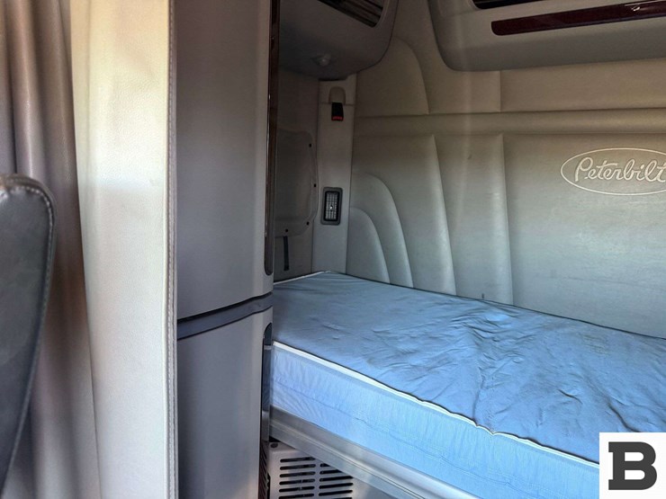 2016-peterbilt-579-image-64