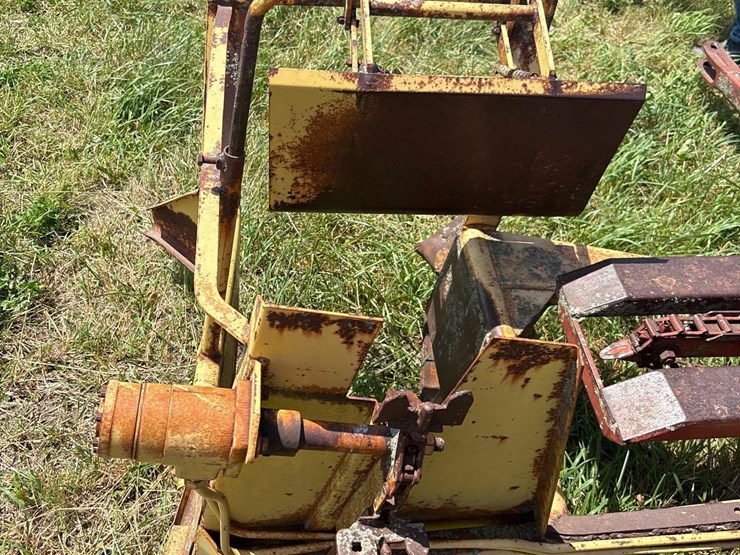 new-holland-1030-image-39