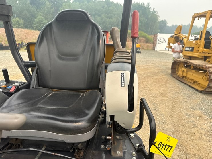 2023-deere-17g-image-34