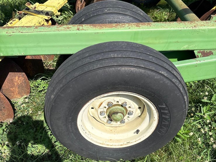 john-deere-230-image-25