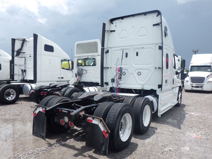 2018-freightliner-cascadia-125-image-7