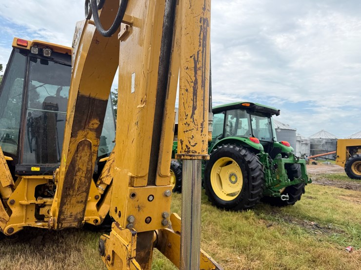2006-caterpillar-420d-image-32