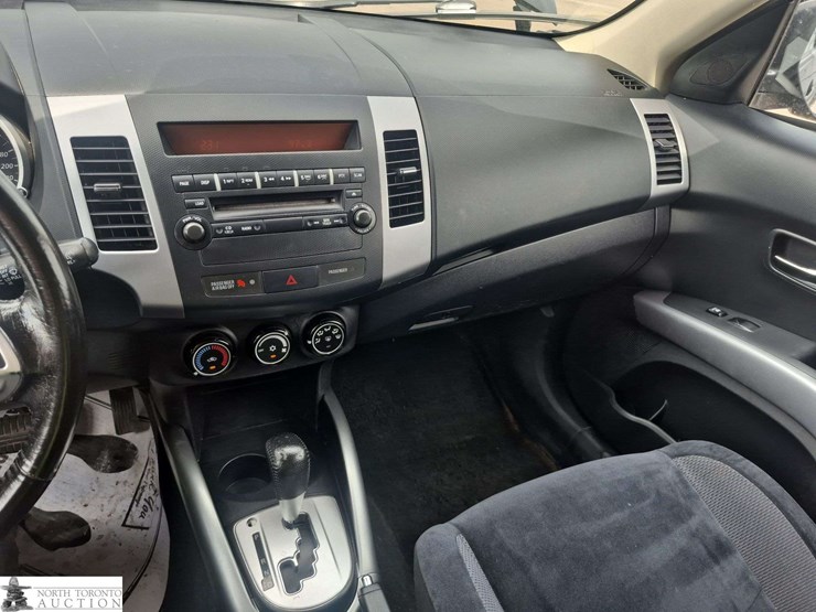 2013-mitsubishi-outlander-image-13