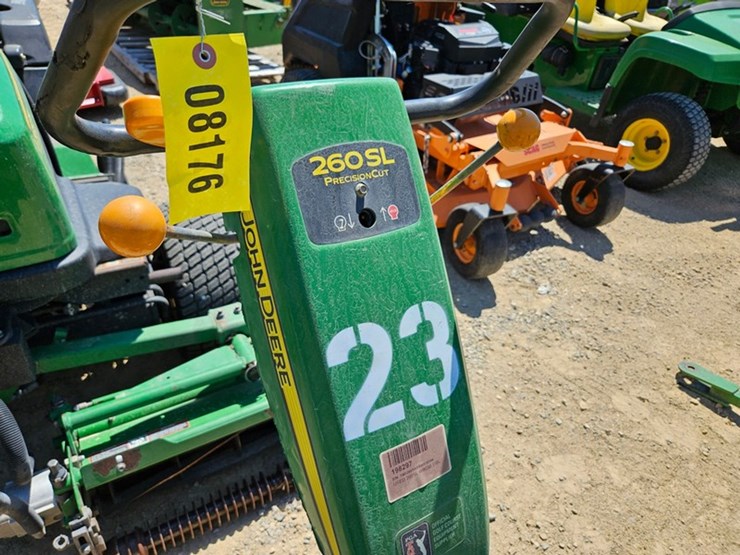 john-deere-220-image-14