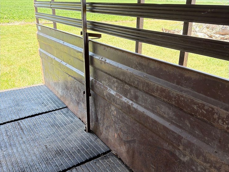 1984-circle-j-6ft-x-16ft-bumper-hitch-livestock-trailer-image-31
