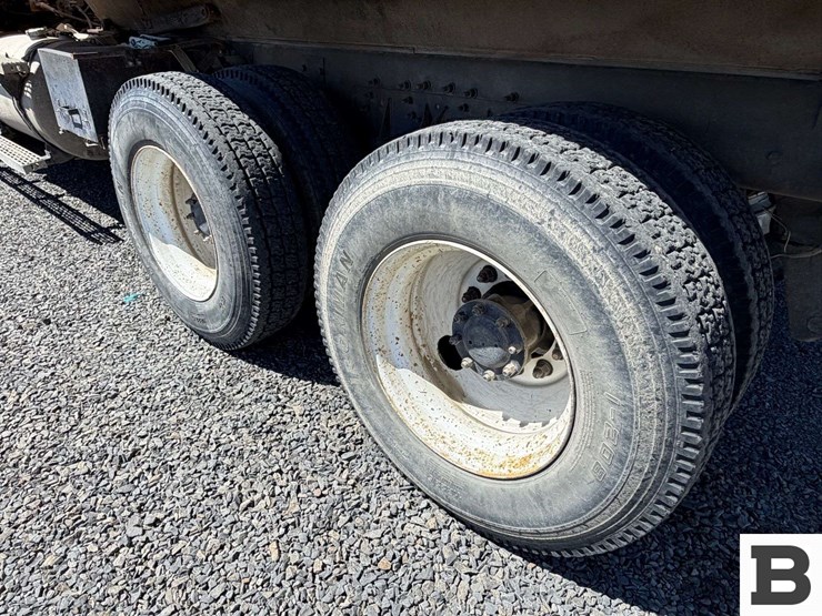 2001-mack-cl713-image-24