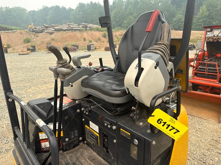 2023-deere-17g-image-33