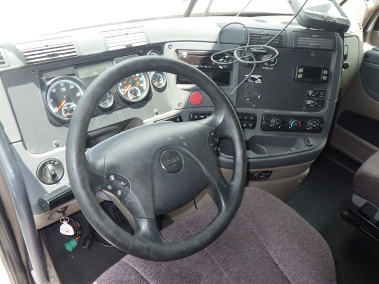 2018-freightliner-cascadia-125-image-14