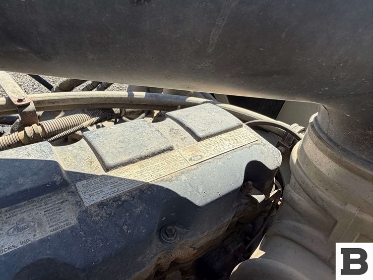 2001-mack-cl713-image-52