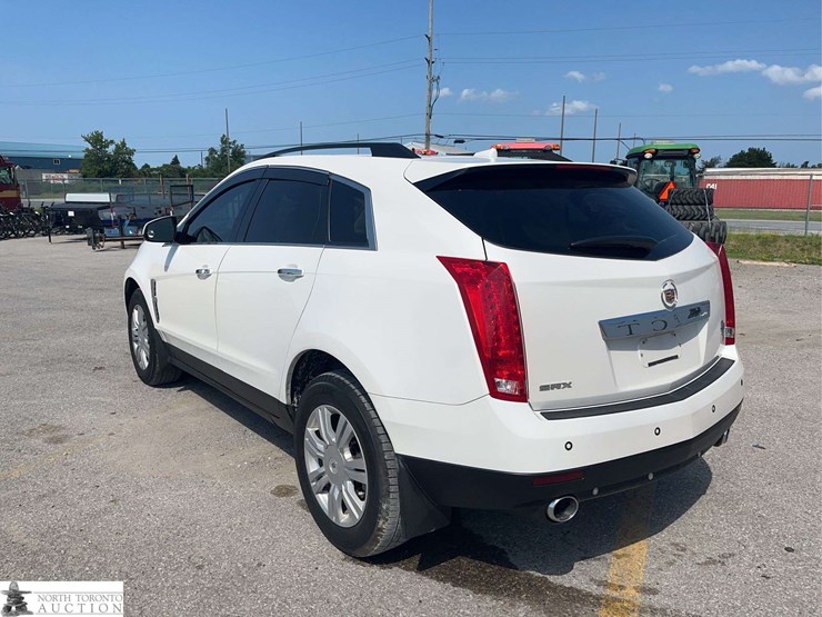 2011-cadillac-srx-image-7