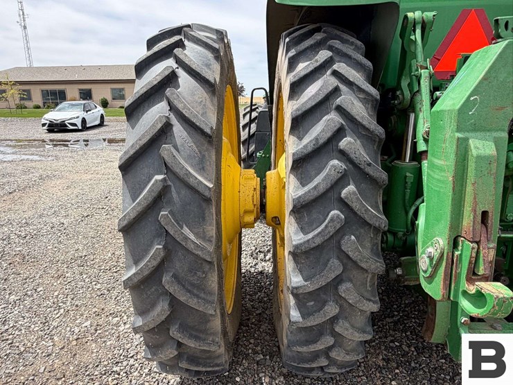 2014-john-deere-8345r-image-27