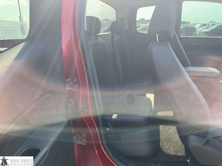 2015-chevrolet-colorado-image-18