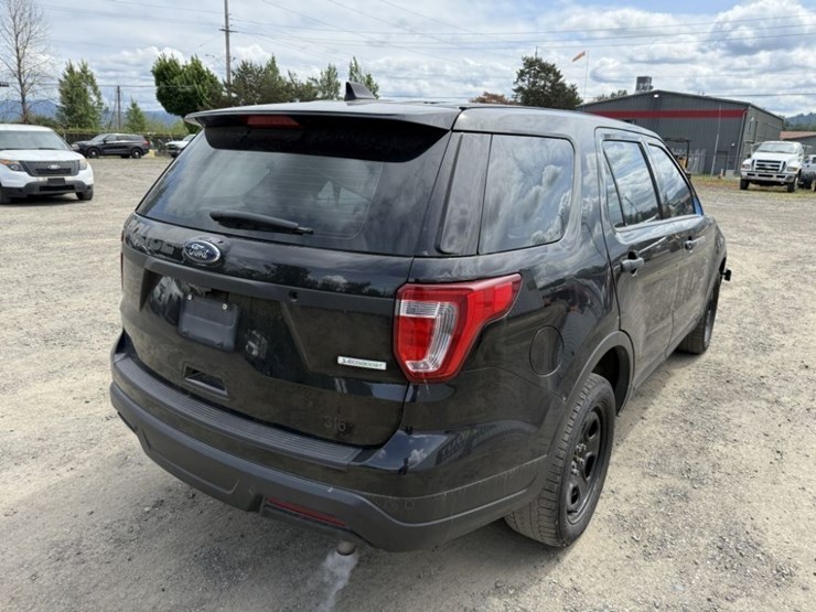 2019-ford-explorer-image-4