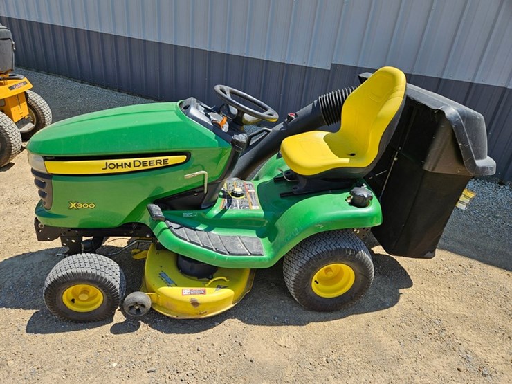 john-deere-x300-image-6