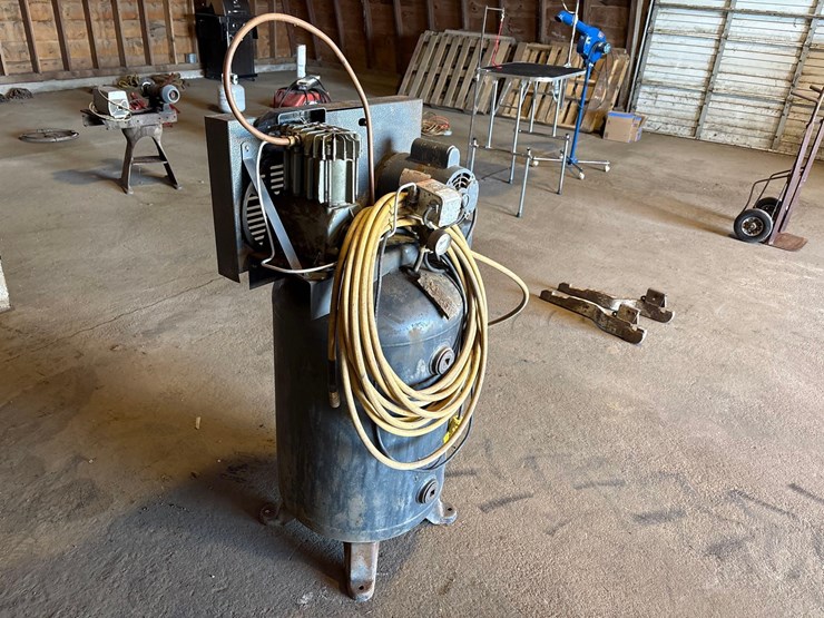 stationary-air-compressor-image-3
