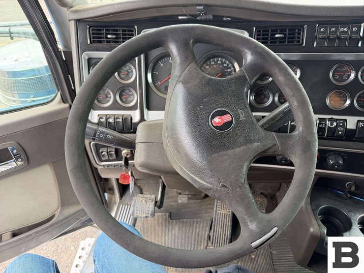 2007-kenworth-w900-image-29