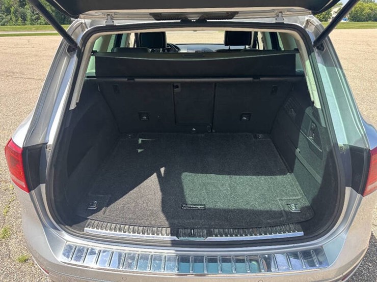 2016-volkswagen-touareg-image-6