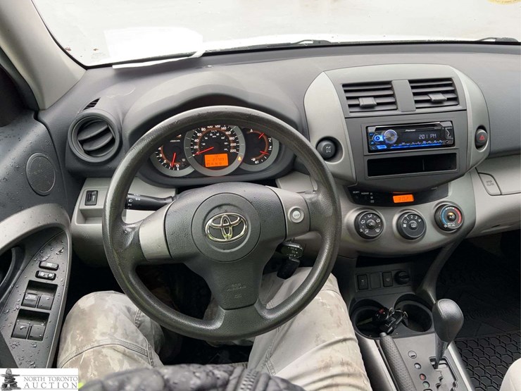 2011-toyota-rav4-image-11